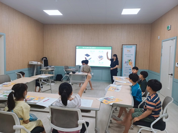 코딩로봇 프로그램 운영 모습. 사진=국립어린이청소년도서관