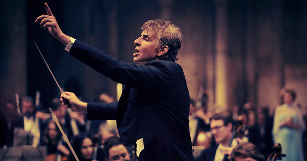 번스타인은 미국 클래식 음악의 대중화를 위해 공헌한 음악가로 손꼽힌다. 또한 장르를 가리지 않는 작곡으로 수많은 작품을 남겼다. 사진=넷플릭스