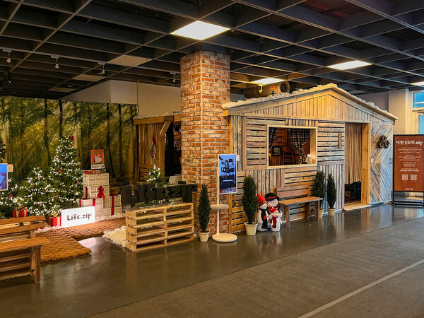 LG전자가 곤지암리조트 스키장에 홈 라이프스타일 커뮤니티 '라이프집'의 팝업스토어 '낭만 오두막.zip'을 운영한다. 사진=LG전자