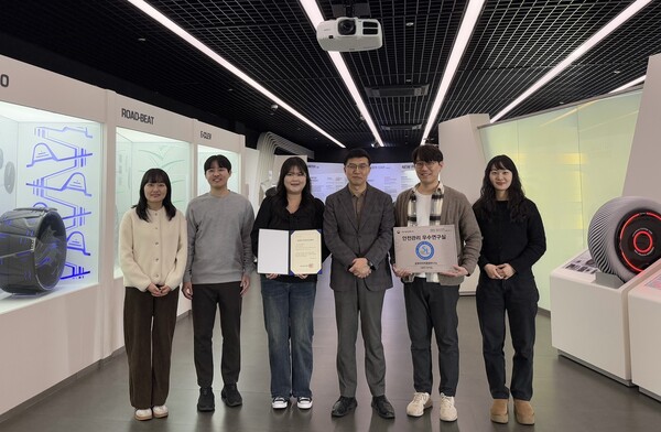 금호타이어 용인중앙연구소 고분자 분석실이 과학기술정보통신부 주관 '2024년 안전관리 우수연구실 인증' 심사에서 신규 인증을 취득했다. 사진=금호타이어