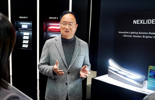 8일(현지시간) 문혁수 LG이노텍 최고경영자(CEO)가 미국 라스베이거스에서 열린 세계 최대 정보기술(IT)·가전 전시회 'CES 2025'에서 취재진 질문에 답하고 있다. 사진=LG이노텍