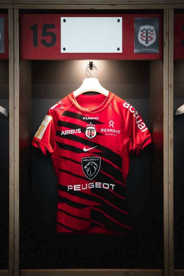 금호타이어 로고가 배치된 스타드 툴루쟁 유니폼. 사진=금호타이어