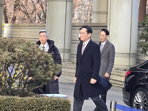 중앙지법 향하는 이재용 삼성전자 회장. 사진=김문수 기자
