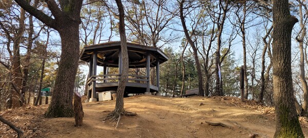 건우봉 정자 전경. 사진=안병국 객원기자