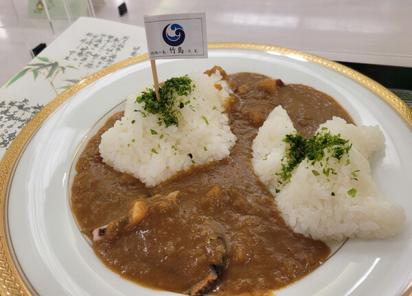 일본 시마네현청 지하식당에서 판매한 '다케시마 카레'. 사진=서경덕 교수 SNS 캡처