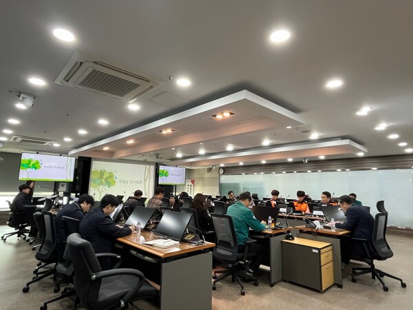 지난 26일 용인특례시가 시청 재난상황실에서 봄철 산불 예방을 위한 관계기관 대책 회의를 개최하고 있다. 사진=용인시