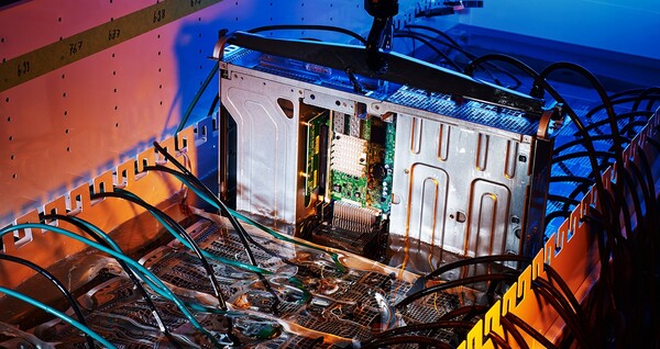 GRC의 액침냉각 시스템. 사진=SK엔무브