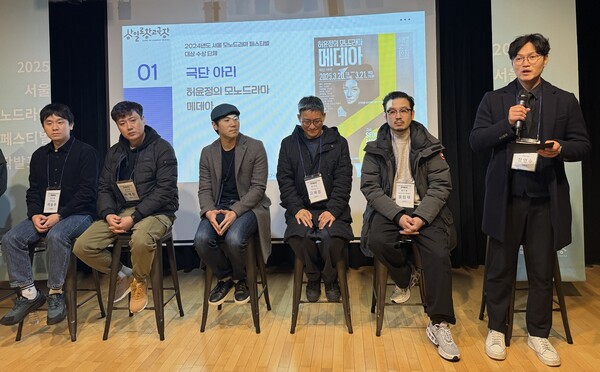 장영수 극단 아리 총감독이 지난 4일 서울 중구 삼일로창고극장에서 열린 '2025 서울 모노드라마 페스티벌' 제작발표회에 참석해 '허윤정의 모노드라마 메데아'를 소개하고 있다. 사진=양찬혁 기자