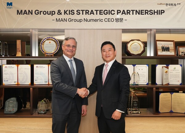 그레고리 본드 MAN Group 대표, 김성환 한국투자증권 대표. 사진=한국투자증권.