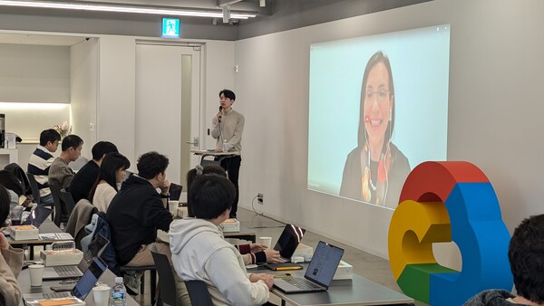 구글 클라우드의 패트리샤 플로리시 박사가 지난 6일 경기도 판교 테크원빌딩에서 개최된 'AI 이노베이션 데이'에서 온라인을 통해 환영사를 전하고 있다. 사진=카카오헬스케어
