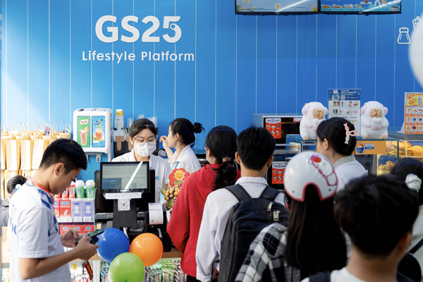 편의점 약국 숍인숍 매장인 'GS25버쥐링-고콩점(Vo Duy Linh- Go Cong)' 내부 모습. 사진=GS리테일