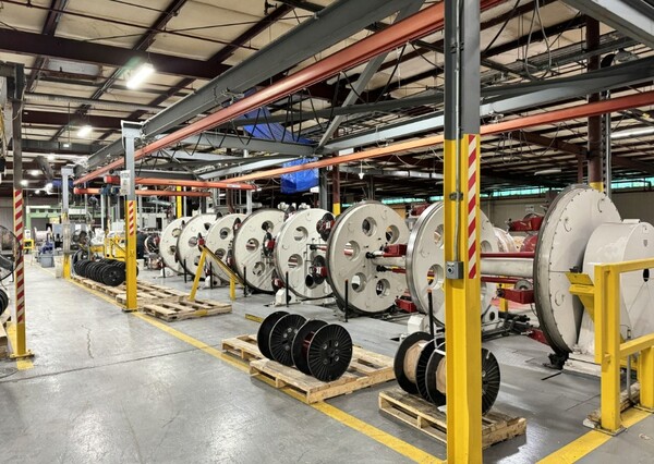 에식스솔루션즈 북미 공장 내 변압기용 특수 권선 설비. 사진=LS