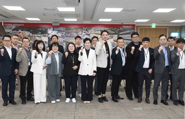 25일 홈플러스 본사에서 홈플러스 경영진과 한마음협의회 전사 위원이 참석한 가운데 전사 협의회가 진행됐다. 홈플러스 노사는 이 자리를 통해 회사 정상화를 위해 함께 노력할 것을 결의했다. 사진=홈플러스