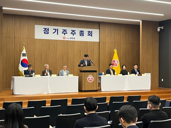 황성만 오뚜기 대표이사가 2025년 3월 26일 안양시 오뚜기 중앙연구소 강당에서 열린 '제54기 정기주주총회'에서 인사말을 하고 있다. 사진=오뚜기