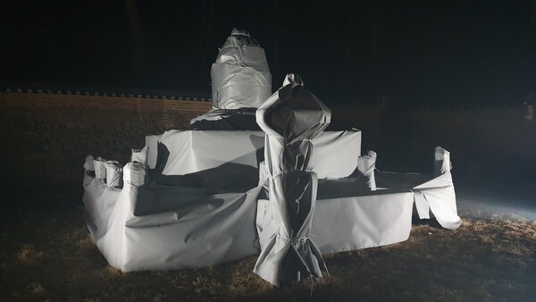 달성 용연사 금강계단 방염포 설치 모습. 사진=국가유산청