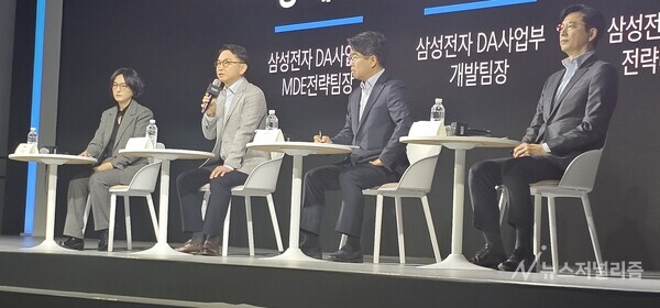 (왼쪽부터)양혜순 삼성전자 DA사업부 MDE전략팀장, 문종승 DA사업부 개발팀장, 황태환 DA사업부 전략마케팅팀장, 임성택 한국총괄. 사진=장하민 기자