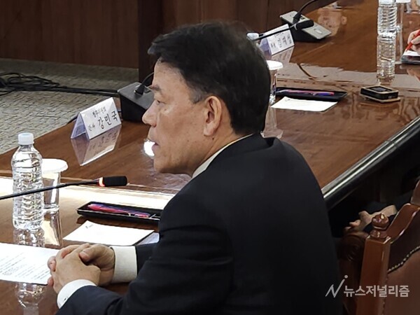 발언하는 윤한홍 정무위 위원장, 사진=홍인택 기자