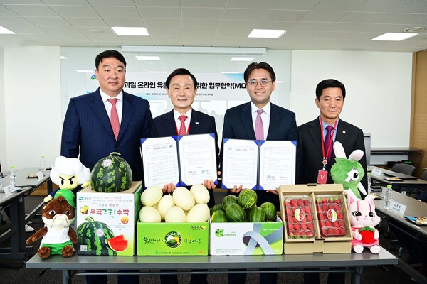 (왼쪽부터) 정희용 의원, 이남철 고령군수, 이성한 쿠팡 로켓프레시 본부장, 이철호 고령군의회 의장. 사진=쿠팡