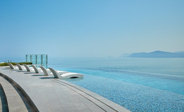 시그니엘 부산 야외 수영장. 사진=롯데호텔앤리조트