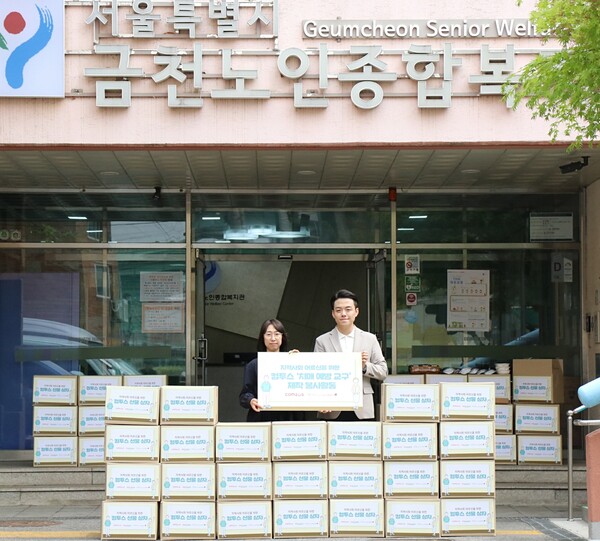 (왼쪽부터)이지선 금천노인종합복지관 부장, 권도혁 사단법인 좋은변화 이사. 사진=컴투스