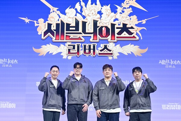 (왼쪽부터) 조성영 넷마블 사업본부장, 김정기 넷마블넥서스 개발총괄, 손건희 넷마블넥서스 기획팀장, 황해빛누리 넷마블넥서스 크리에이티브 디렉터. 사진=넷마블