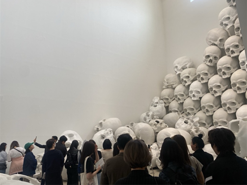 '론 뮤익' 전시 관람 현장 모습. 사진=국립현대미술관