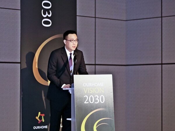  김동선 미래비전총괄 부사장이 지난 20일 서울 본사에서 열린 '아워홈 비전 2030' 행사에서 아워홈 인수의 의미와 청사진에 대해 설명하고 있는 모습. 사진=아워홈