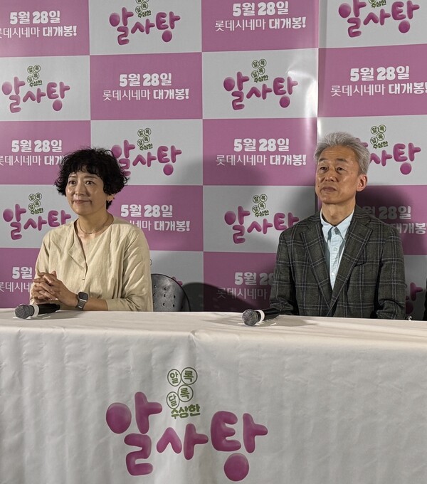 23일 서울 광진구 롯데시네마 건대입구에서 열린 '알사탕' 기자간담회에 백희나 작가(왼쪽)와 와시오 타카시 프로듀서가 참석해 있다. 사진=양찬혁 기자
