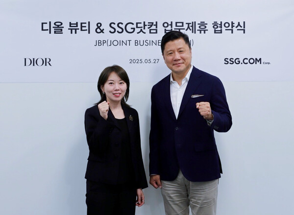 (왼쪽부터)김백남 크리스챤 디올 뷰티 코리아 지사장, 최훈학 SSG닷컴 대표이사. 사진=SSG닷컴