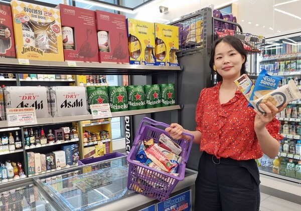 편의점 CU가 하절기를 맞아 인기 아이스크림 230여종에 대규모 할인 프로모션을 실시한다. 사진=CU