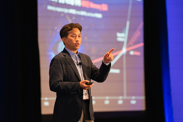  '2024 SK 글로벌 포럼'에서 기조연설을 하고 있는 곽노정 대표이사 사장. 사진=SK하이닉스