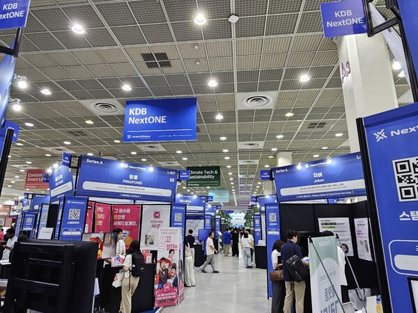 전시홀에 설치된 기업 부스, 사진=홍인택 기자