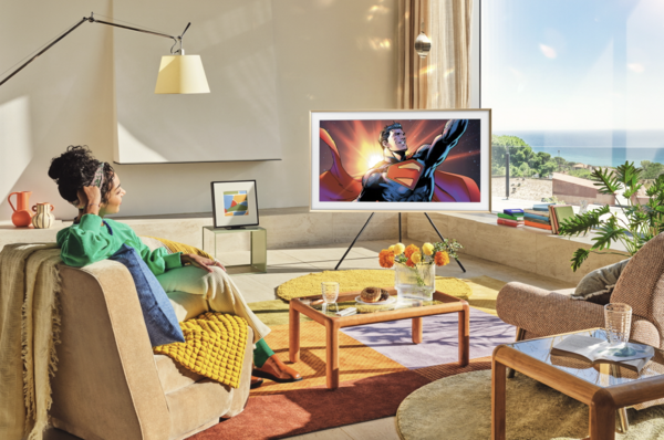 삼성 아트 스토어를 통해 8월31일까지 슈퍼맨 아트 워크 10점을 만나볼 수 있다. 사진=삼성전자