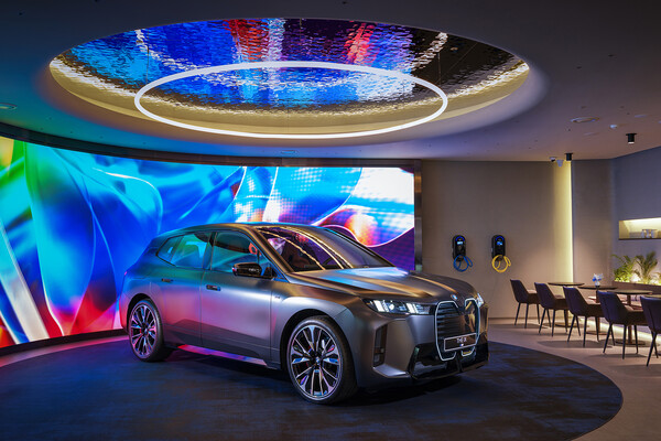 BMW 코리아가 플래그십 순수전기 SAV 'BMW 뉴 iX'의 사전 예약을 BMW 샵 온라인에서 시작했다. 사진=BMW 코리아