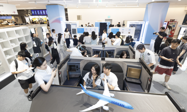 대한항공 'BRAND NEW KE' 팝업스토어에서 다양한 고객 참여 프로그램이 진행되는 모습. 사진=대한항공