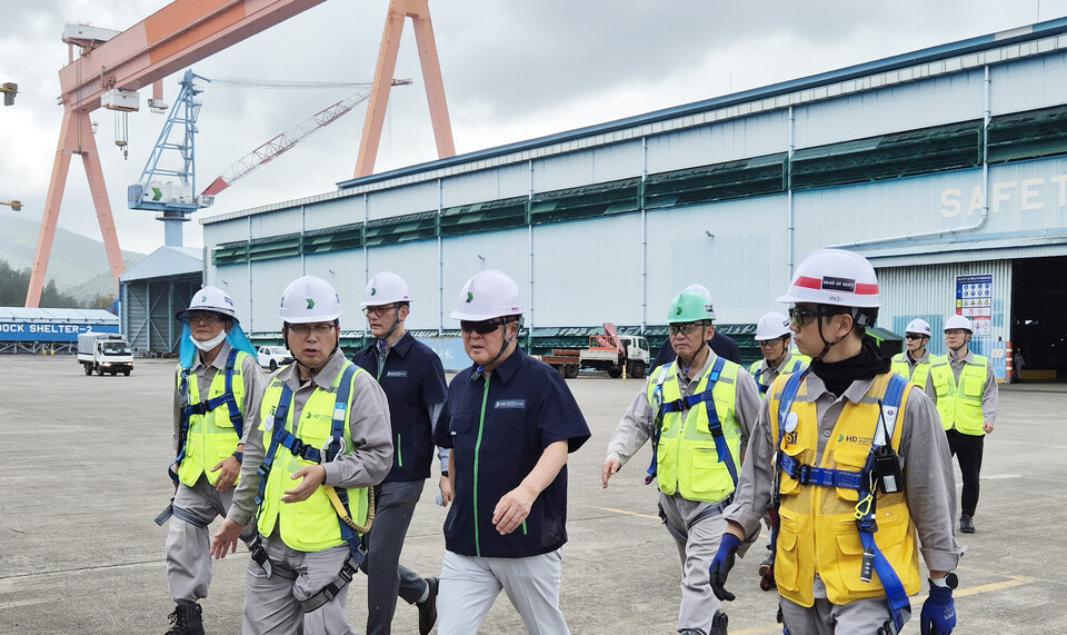7일 권오갑 HD현대 회장이 필리핀 수빅 조선소 현장을 방문해 직원들을 격려했다. 사진=HD현대