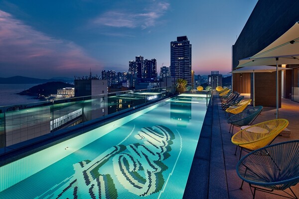 L7 해운대 바이 롯데 수영장. 사진=롯데호텔앤리조트