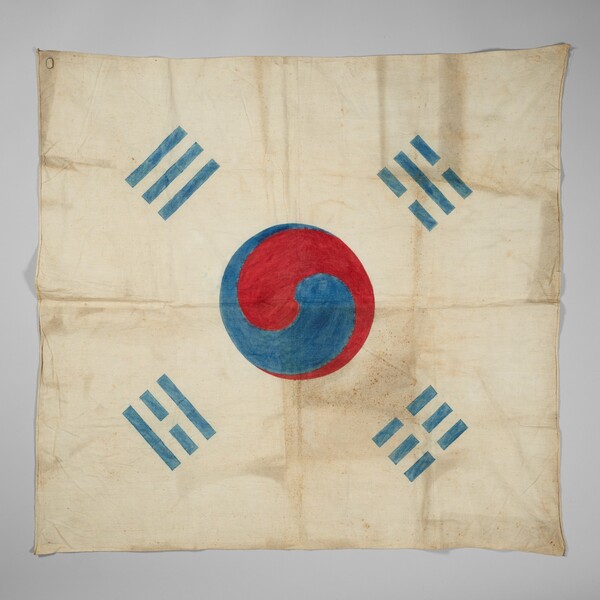1900년 파리 만국박람회 출품작으로 추정되는 태극기. 사진=프랑스 국립기메동양박물관