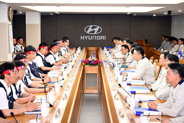 현대자동차 노동조합이 전체 조합원을 대상으로 진행한 파업 찬반투표가 가결됐다. 현대자동차 2025년 임금 및 단체협약 노사 상견례 모습. 사진=현대차