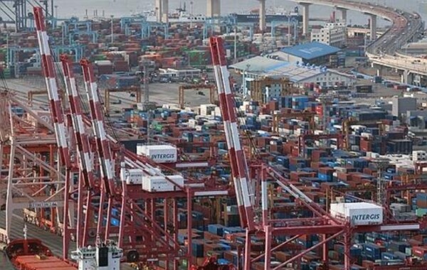 경기도 평택항에 컨테이너가 쌓여 있는 모습. 사진=연합뉴스