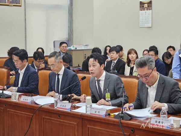 조좌진 롯데카드 대표가 23일 서울 여의도 국회에서 열린 '국민의힘 정무위원회, 롯데카드 개인정보 유출사태 피해자 보호 방안 및 재발방지 대책 간담회'에 참석해 발언하고 있다. 사진=이상현 기자