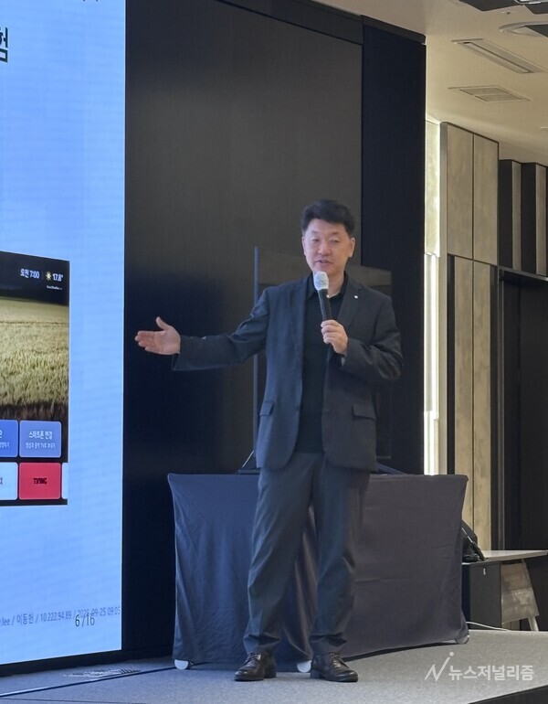 백선필 LG 일레트로닉스 TV상품기획담당 상무가 'LG 이지 TV'을 설명하고 있다. 사진=한수빈 기자