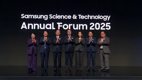 (왼쪽부터) 김선민 조국혁신당 의원, 안철수 국민의힘 의원, 국양 삼성미래기술육성재단 이사장, 박승희 삼성전자 CR담당 사장, 이주영 개혁신당 의원, 권칠승 더불어민주당 의원, 김현수 삼성전자 미래기술육성센터장. 사진=삼성