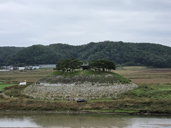 시사단. 정조 임금이 퇴계 이황의 학덕을 기리고 지방 선비들의 사기를 높여주기 위해 특별 과거인 '도산별과'를 열었던 곳이다. 사진=신승헌 기자