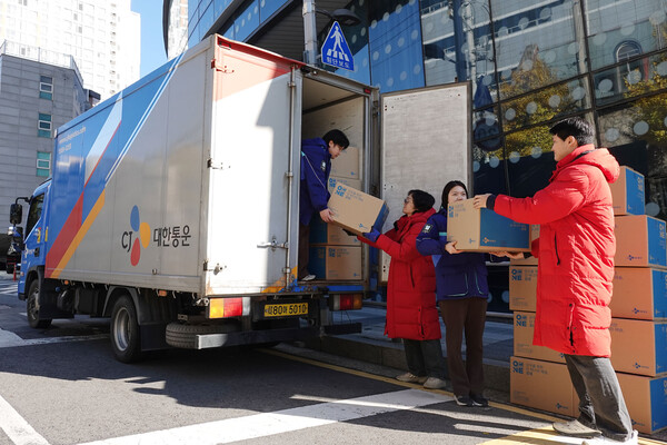 CJ대한통운이 연말연시를 맞아 구세군 자선냄비 물품을 전국에 무료로 배송했다. 사진=CJ대한통운