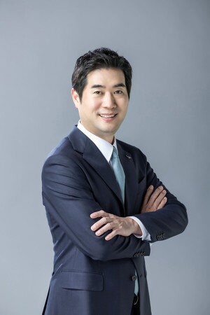 [웅진 오너 2세 경영 시험대①] 윤새봄 부회장, 승계 구도 안착...성과는... - 뉴스 썸네일 이미지