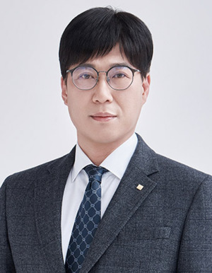 '車금융 20년' 김기덕, JB우리캐피탈 그룹 이익 40% 이끌었다 [인물 포커... - 뉴스 썸네일 이미지
