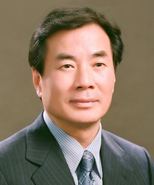 이장한 종근당 회장, 세 자녀에 지분 증여 완료...장남 이주원 2대 주주... - 뉴스 썸네일 이미지